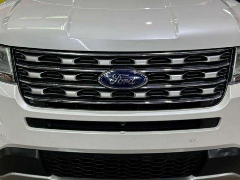 Used 2017 Ford Explorer Limited w/ Equipment Group 301A AWD/4WD image 12
