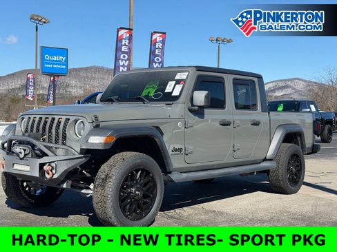 Used 2020 Jeep Gladiator Sport AWD/4WD image 2