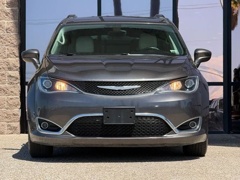 Used 2017 Chrysler Pacifica Touring-L w/ Tire & Wheel Group FWD image 20