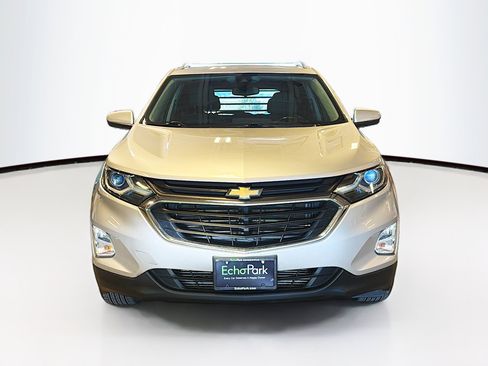 Used 2021 Chevrolet Equinox LT image 2