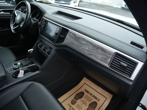 Used 2020 Volkswagen Atlas Cross Sport SE w/ Panoramic Sunroof Package image 31