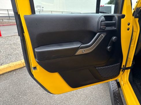 Used 2015 Jeep Wrangler Unlimited Sport w/ Connectivity Group AWD/4WD image 15