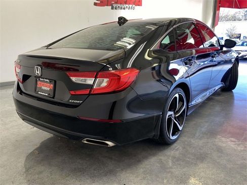Used 2018 Honda Accord Sport image 3
