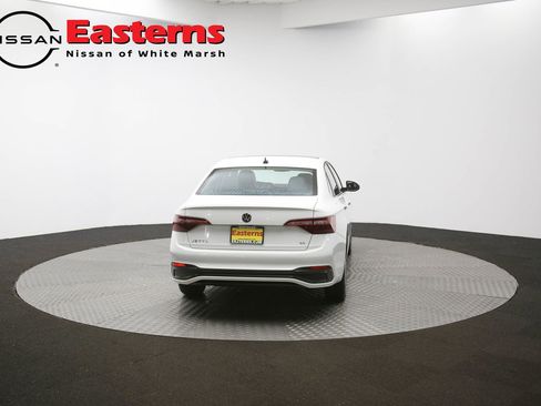 Used 2023 Volkswagen Jetta SE w/ Panoramic Sunroof Package image 35