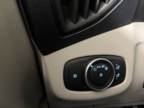 Used 2020 Ford Transit Connect XLT image 36