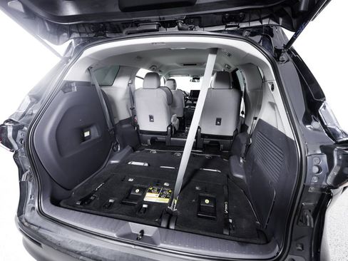 Used 2023 Toyota Sienna LE AWD/4WD image 15