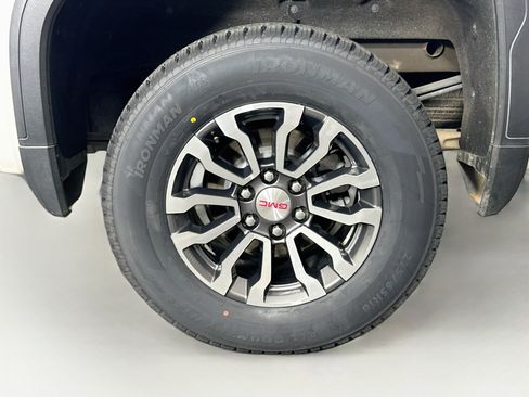 Used 2021 GMC Sierra 1500 AT4 w/ AT4 Premium Package AWD/4WD image 11