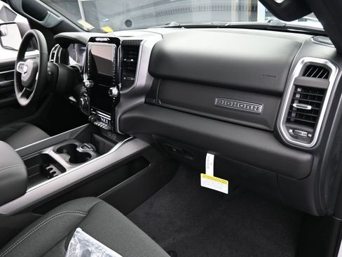 Used 2025 RAM 1500 Big Horn AWD/4WD image 40