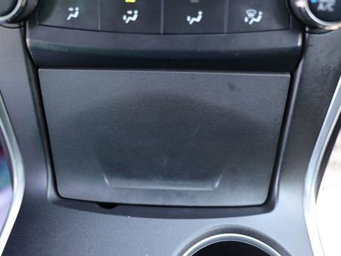 Used 2015 Toyota Camry SE w/ Moonroof Package FWD image 26