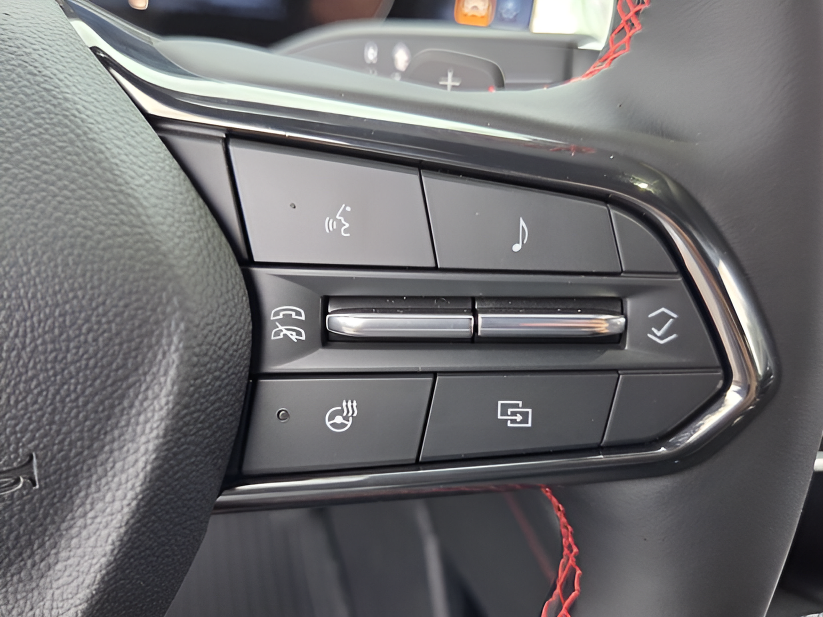 New 2027 Chevrolet Traverse RS w/ LPO, Floor Liner Package FWD image 25