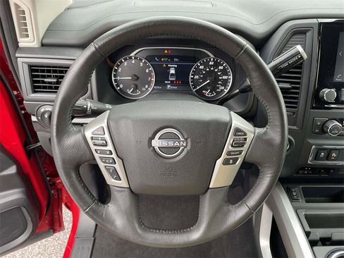 Used 2024 Nissan Titan SV w/ SV Convenience Package image 18