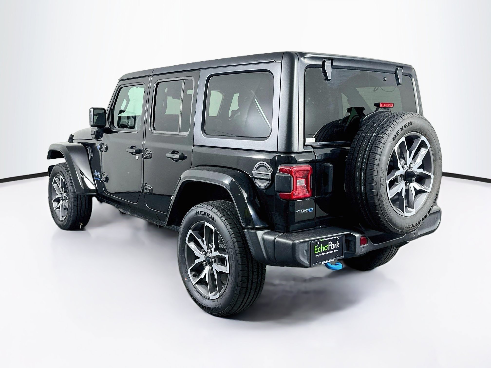 Used 2024 Jeep Wrangler Unlimited w/ Convenience Group AWD/4WD image 5