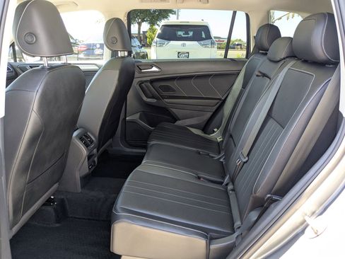Used 2022 Volkswagen Tiguan SE AWD/4WD image 31