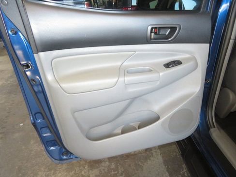 Used 2015 Toyota Tacoma 4x4 Double Cab w/ TRD Sport Package image 23