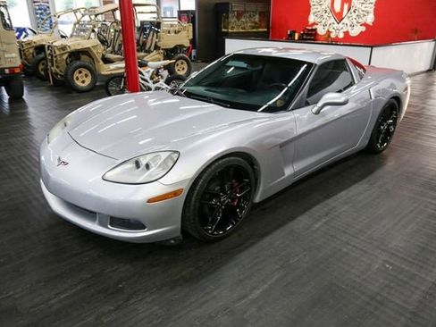 Used 2009 Chevrolet Corvette Coupe RWD image 2