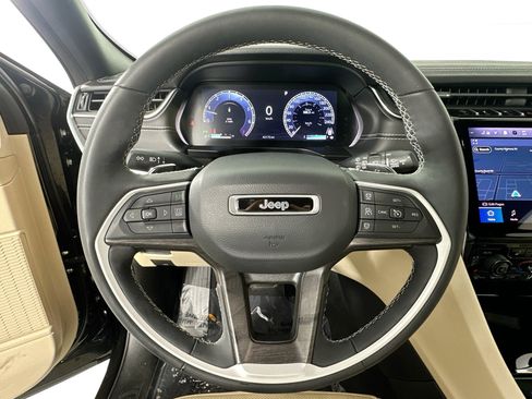 Used 2023 Jeep Grand Cherokee L Limited w/ Luxury Tech Group II image 11