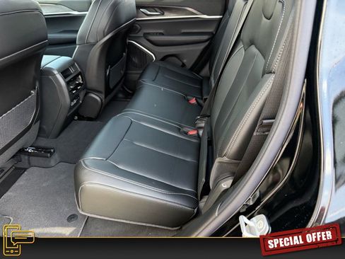 New 2025 Jeep Grand Cherokee Limited image 8