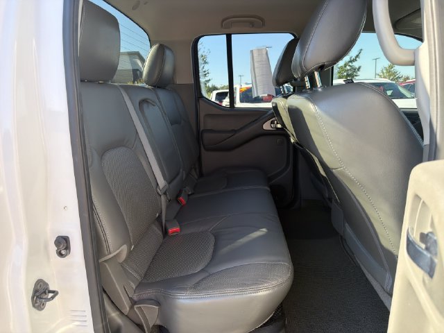 Used 2010 Nissan Frontier LE w/ LE Value Truck Pkg RWD image 17