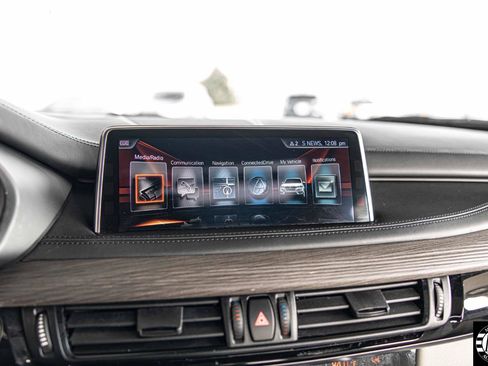 Used 2017 BMW X5 xDrive40e image 15