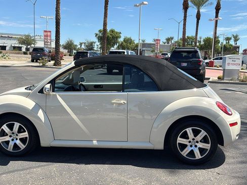 Used 2006 Volkswagen Beetle Convertible w/ Package 1 FWD image 5
