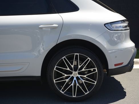 Certified 2026 Porsche Macan AWD/4WD image 39
