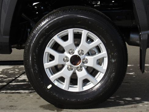 Certified 2026 Toyota Tacoma SR5 AWD/4WD image 36
