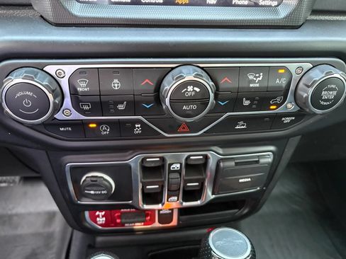 Used 2022 Jeep Gladiator Mojave w/ Cold Weather Group AWD/4WD image 43
