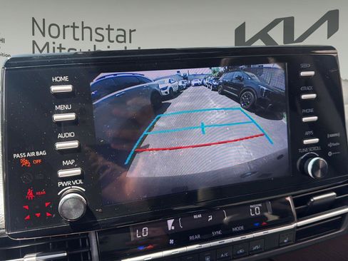 Used 2023 Toyota Sienna XLE FWD image 31