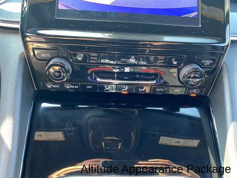 Used 2022 Jeep Grand Cherokee L Altitude image 19