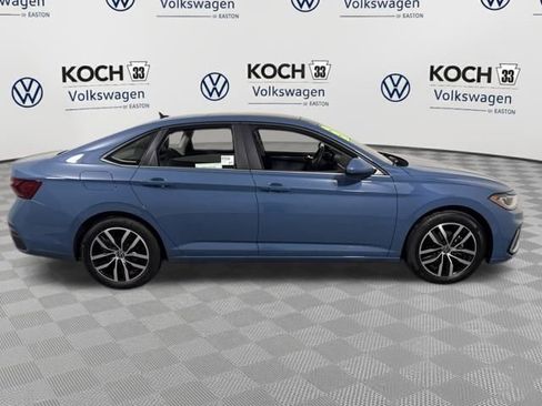Used 2025 Volkswagen Jetta SE image 8