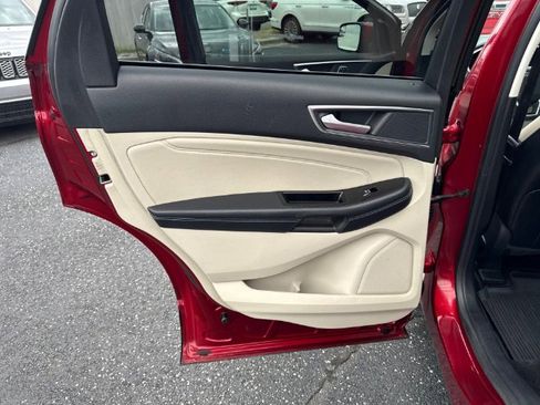 Used 2018 Ford Edge Titanium w/ Equipment Group 301A AWD/4WD image 12