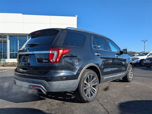 Used 2017 Ford Explorer Platinum image 4