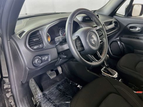 Used 2022 Jeep Renegade Altitude w/ Convenience Group AWD/4WD image 9