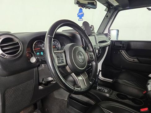 Used 2018 Jeep Wrangler Unlimited Sahara w/ Dual Top Group AWD/4WD image 14