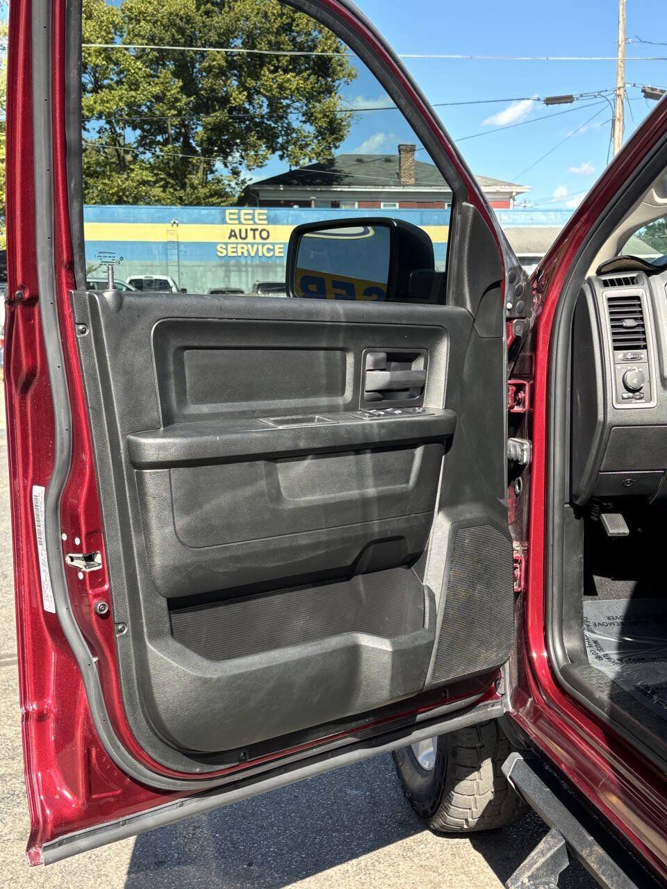 Used 2018 RAM 1500 Express AWD/4WD image 13