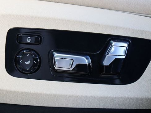 Used 2021 BMW X6 M50i w/ Executive Package image 45