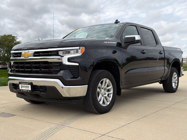 Used 2024 Chevrolet Silverado 1500 LT AWD/4WD image 2