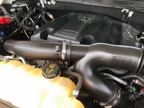 Used 2019 Ford Expedition XLT image 40