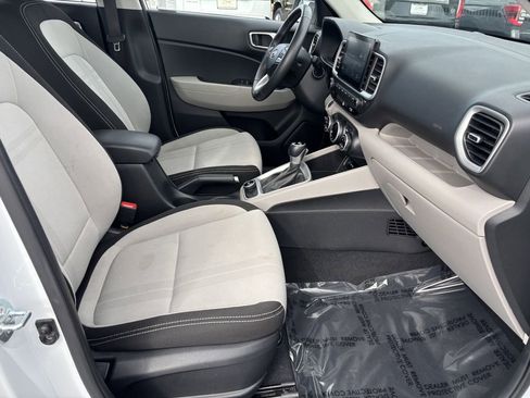 Used 2025 Hyundai Venue SEL FWD image 29