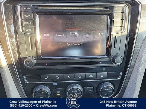 Used 2017 Volkswagen Passat 1.8T SEL Premium image 6