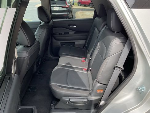 Used 2025 Nissan Pathfinder SL AWD/4WD image 20