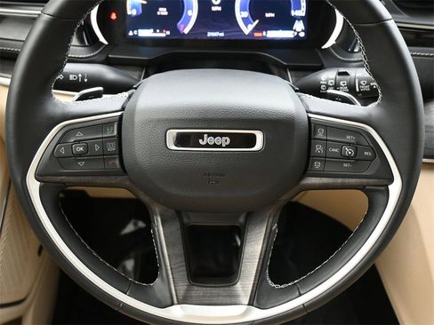 Used 2022 Jeep Grand Cherokee L Limited w/ Luxury Tech Group II image 9