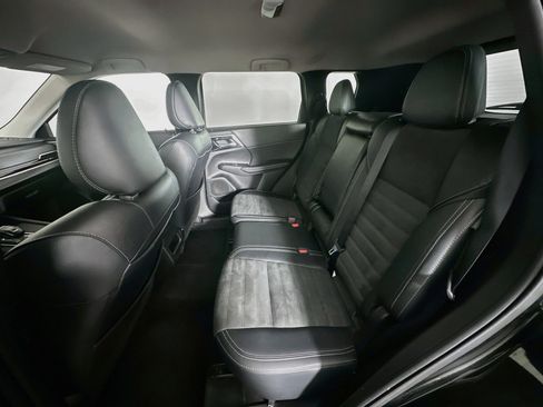 Used 2024 Mitsubishi Outlander SE FWD image 29