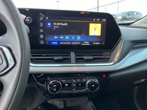 Used 2025 Chevrolet Trax LT image 21