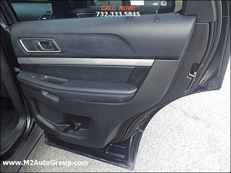 Used 2016 Ford Explorer XLT w/ Equipment Group 202A AWD/4WD image 19