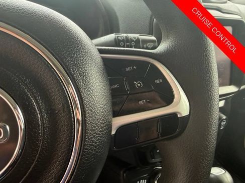 Used 2023 Jeep Renegade Latitude AWD/4WD image 36