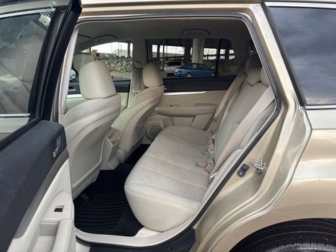 Used 2010 Subaru Outback 2.5i Premium image 6