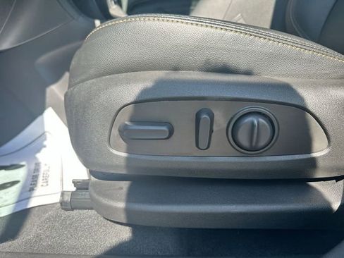 Used 2023 Chevrolet Equinox Premier AWD/4WD image 14