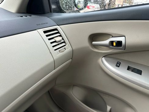 Used 2012 Toyota Corolla LE image 32