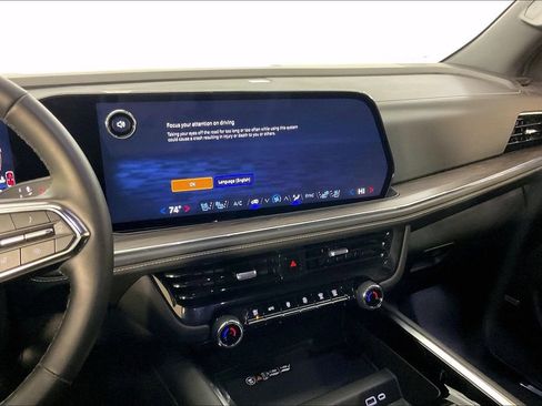 Used 2025 Chevrolet Suburban Premier image 9